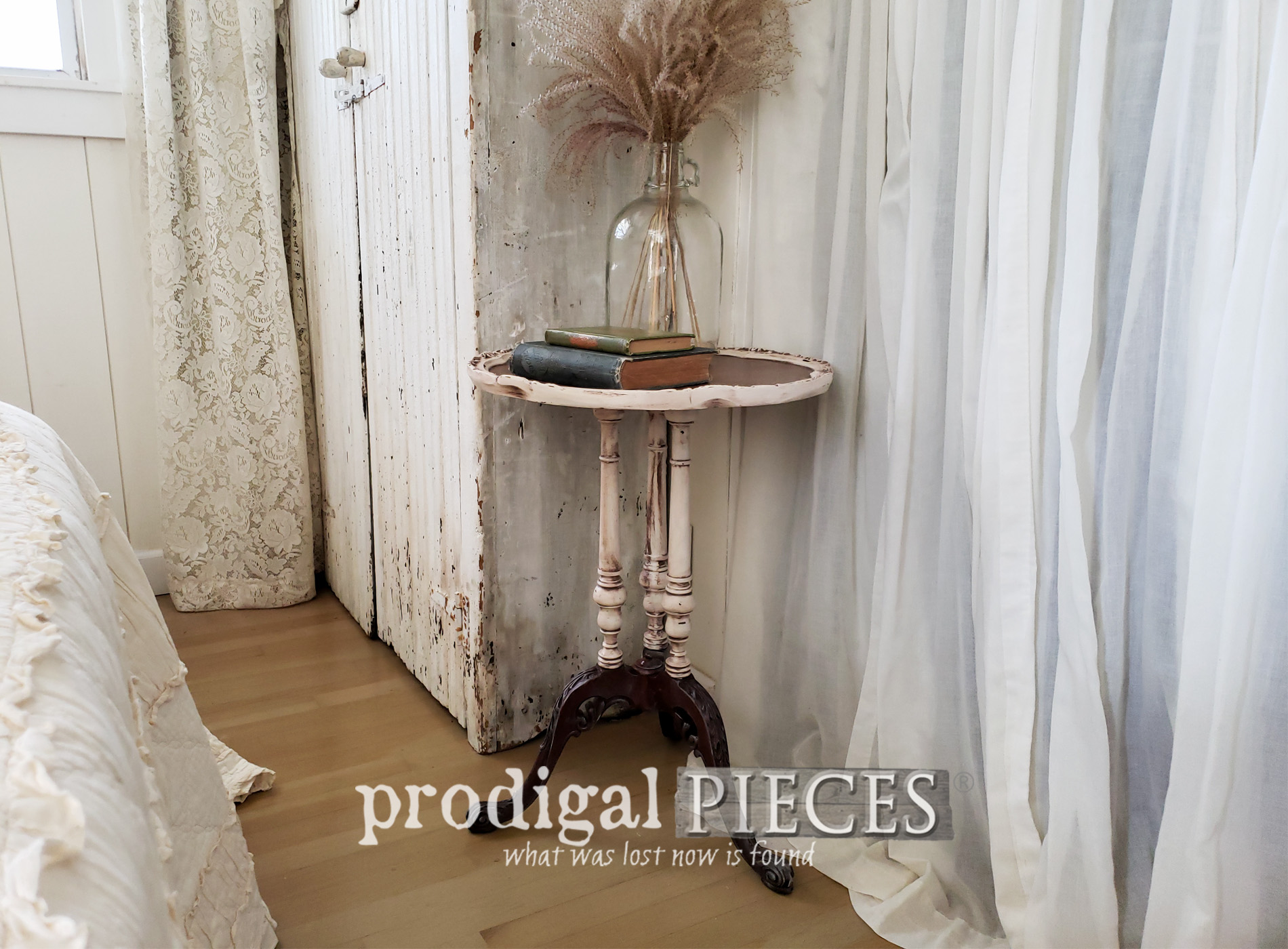 Featured Antique Pie Crust Table Rescued from the Curb and Restored to a New Glory | by Larissa of Prodigal Pieces | prodigalpieces.com #prodigalpieces #diy #furniture #home #homedecor #farmhouse