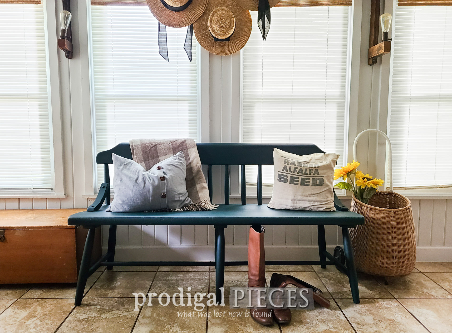 Featured Vintage Farmhouse Bench Makeover by Larissa of Prodigal Pieces | prodigalpieces.com #prodigalpieces #farmhouse #diy #furntiure